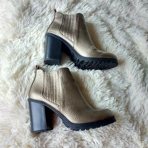 Heeled space booties